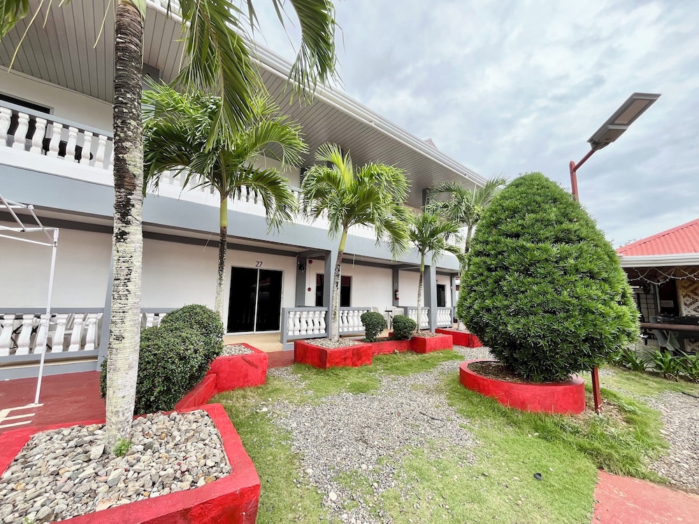 Conrada's Place Hotel And Resort 57/67