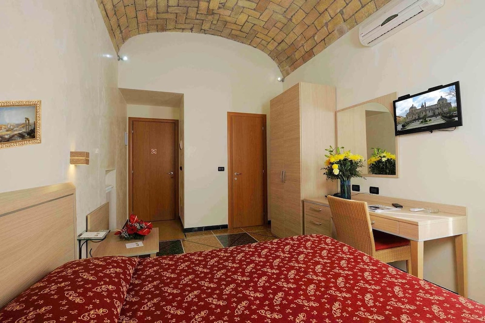 Hotel Campidoglio 37/51