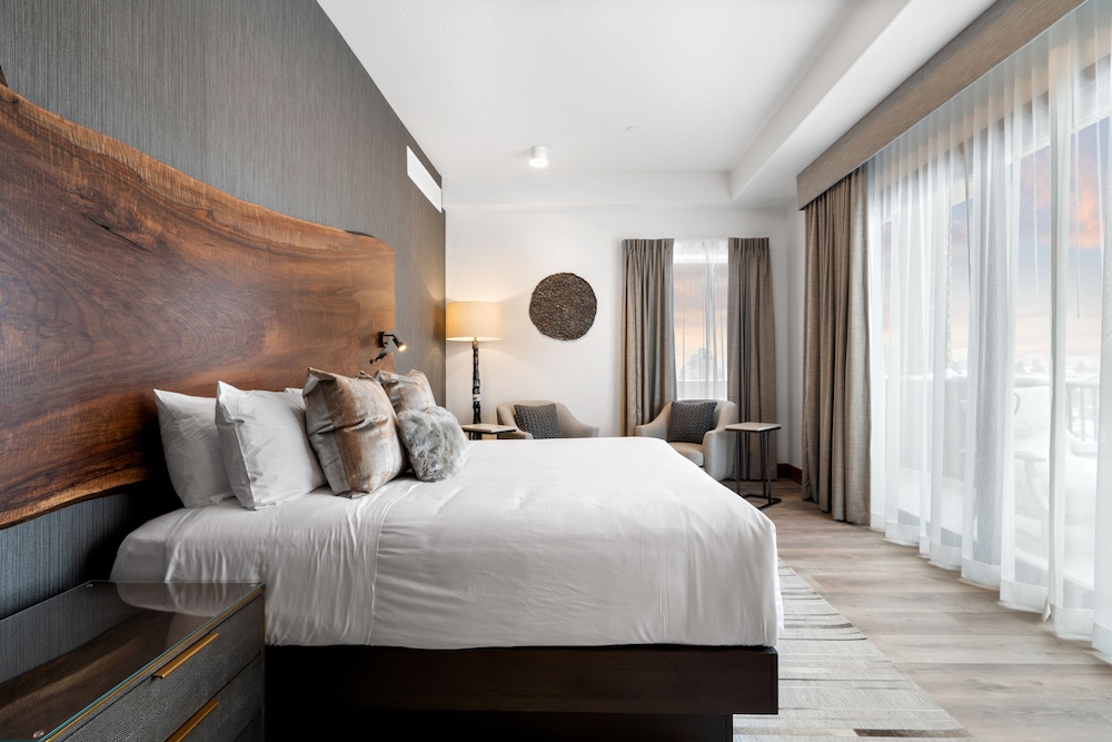 PRESIDENTIAL, SUPERIOR, SUITE, KING BED