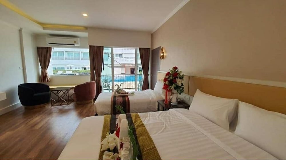 Swan Lake Hotel Sattahip 16/23