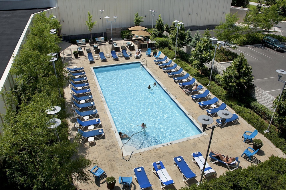 Toronto Don Valley Hotel Suites 25/31