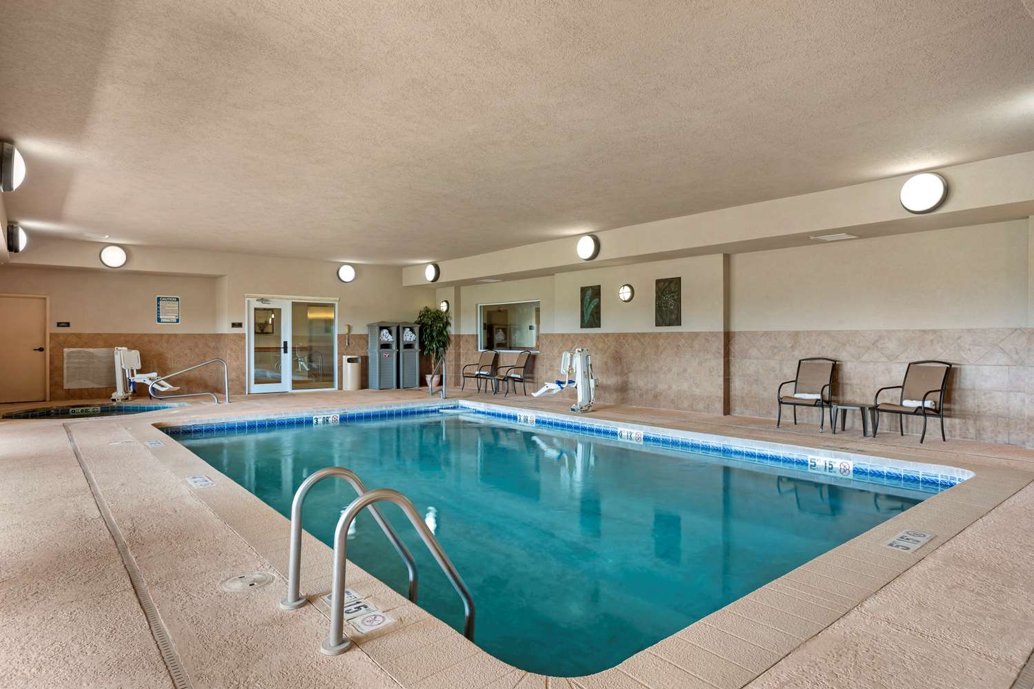 Best Western Plus Capital Inn 24/48