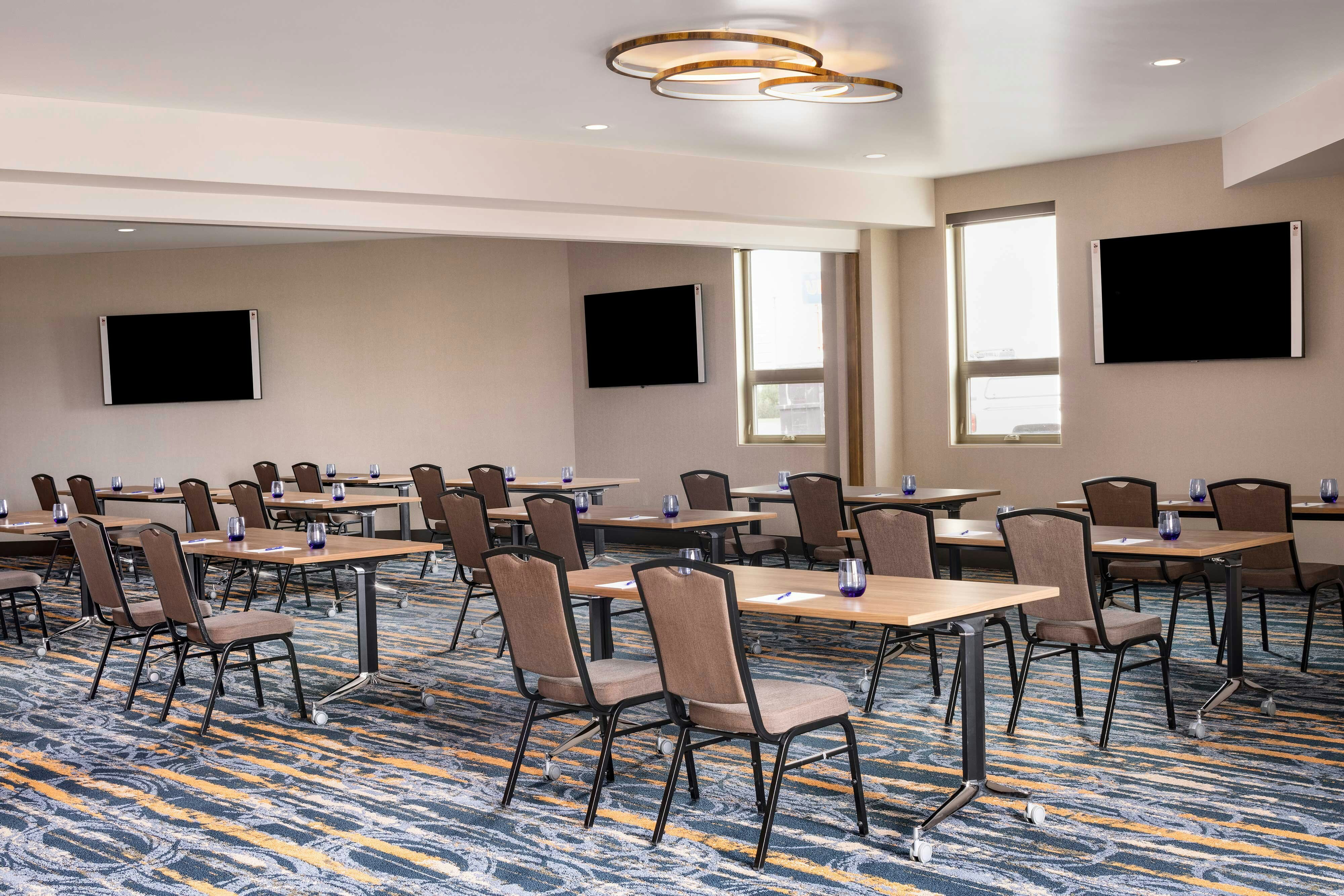 Delta Hotels by Marriott Grande Prairie Airport 16/21