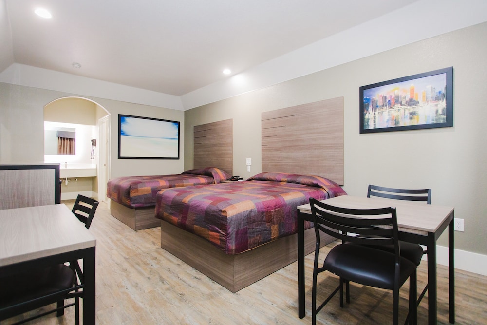Palace Inn 1-10 West & Beltway 8 12/23
