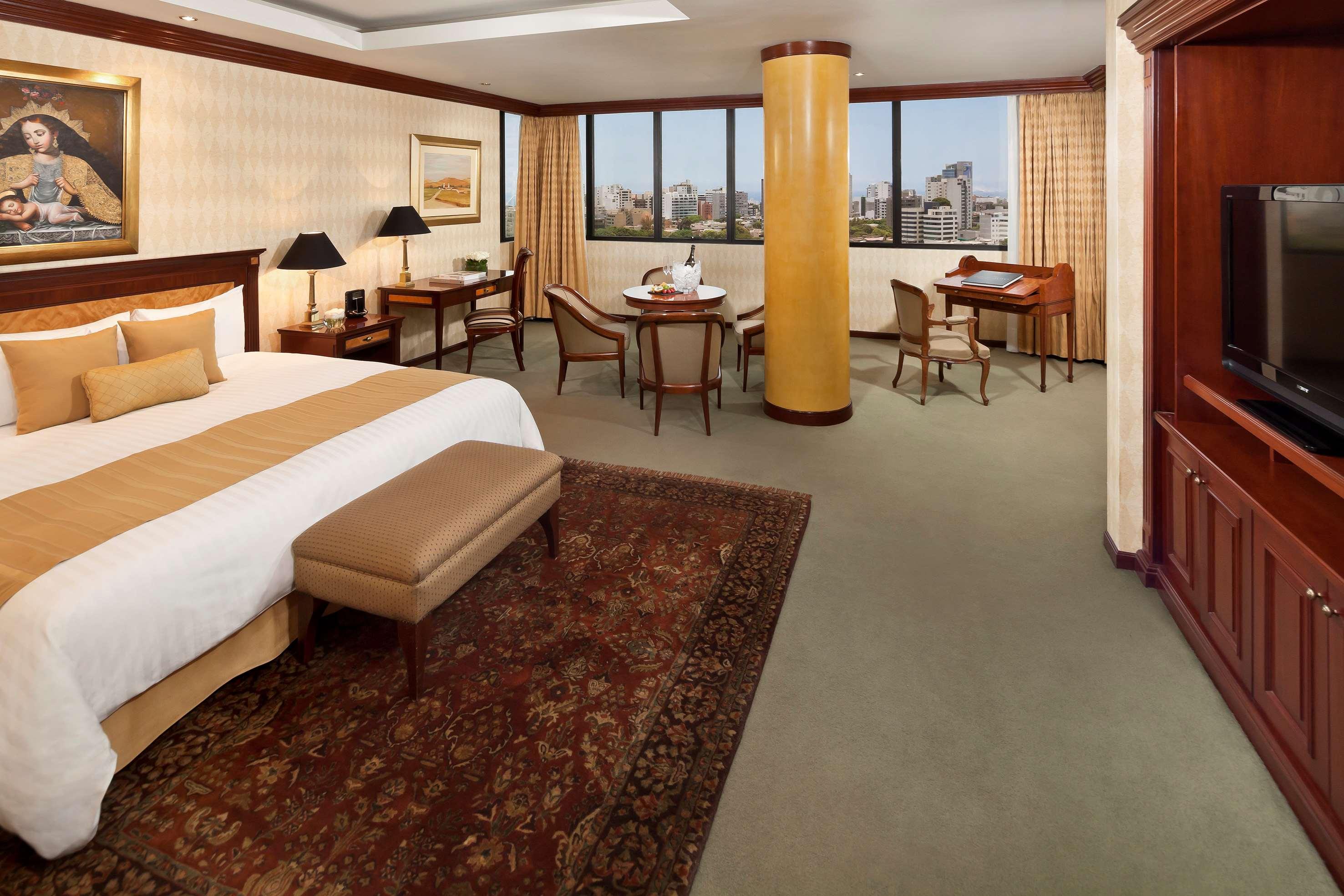 Grand, the Level, Suite