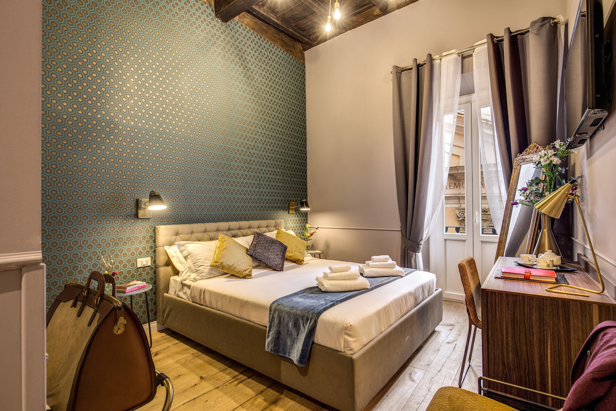 SUPERIOR, DOUBLE BED