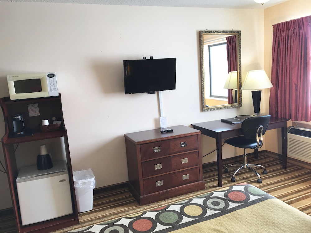 Heartland Hotel And Suites 48/62