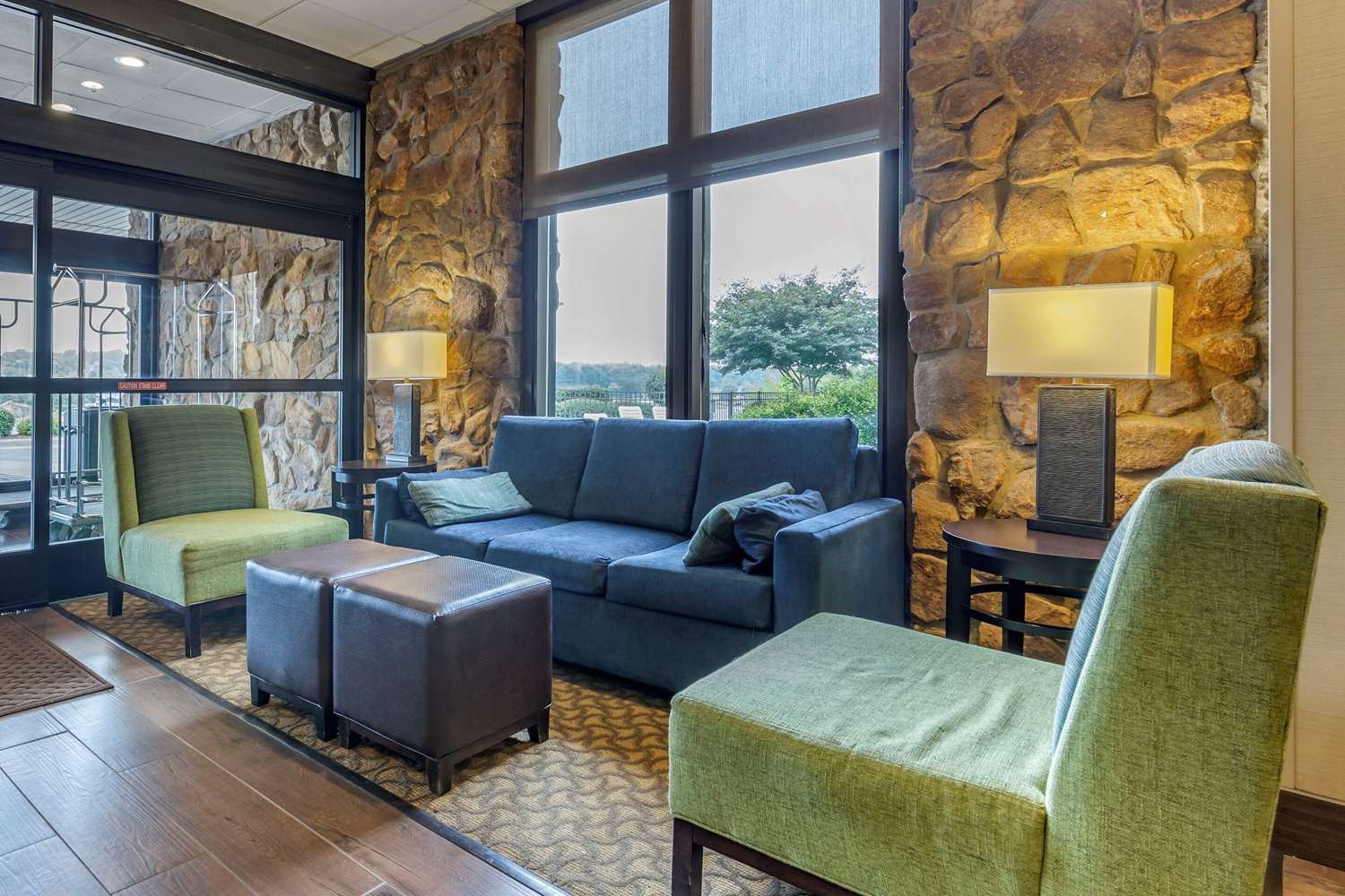 Comfort Inn and Suites Near Danville Mall 20/31