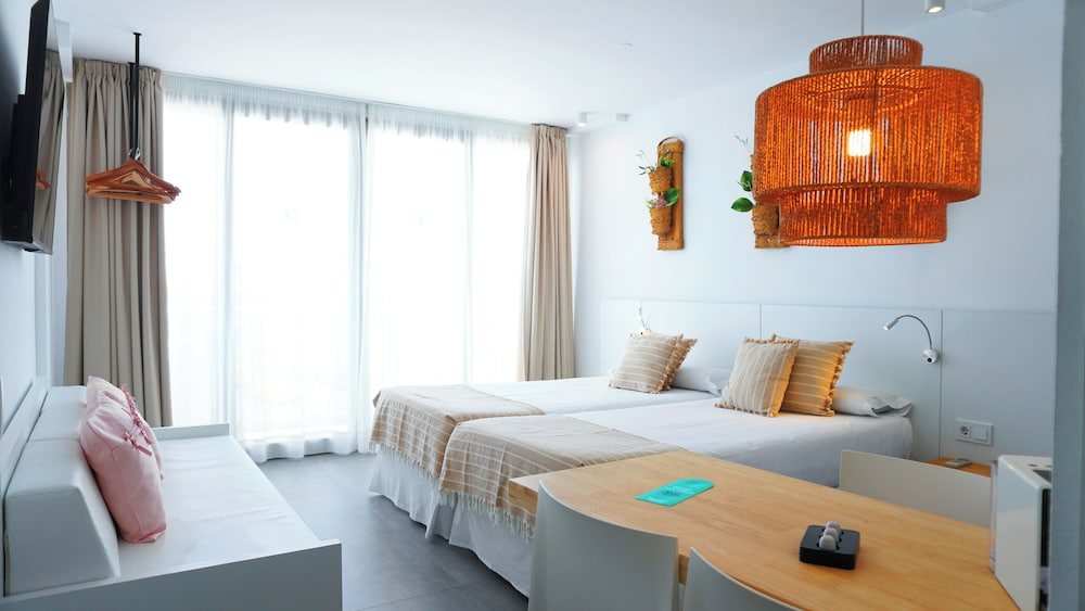 استوديو بسريرين منفصلين بإطلالة على البحر بشرفة مع أريكة، Apartamentos Typic Marina Playa - Adults Only 3/10