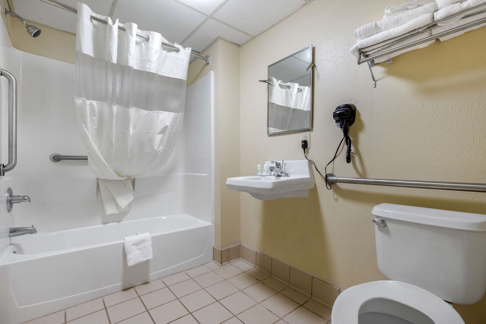Quality Inn Kingstree, SC 23/38