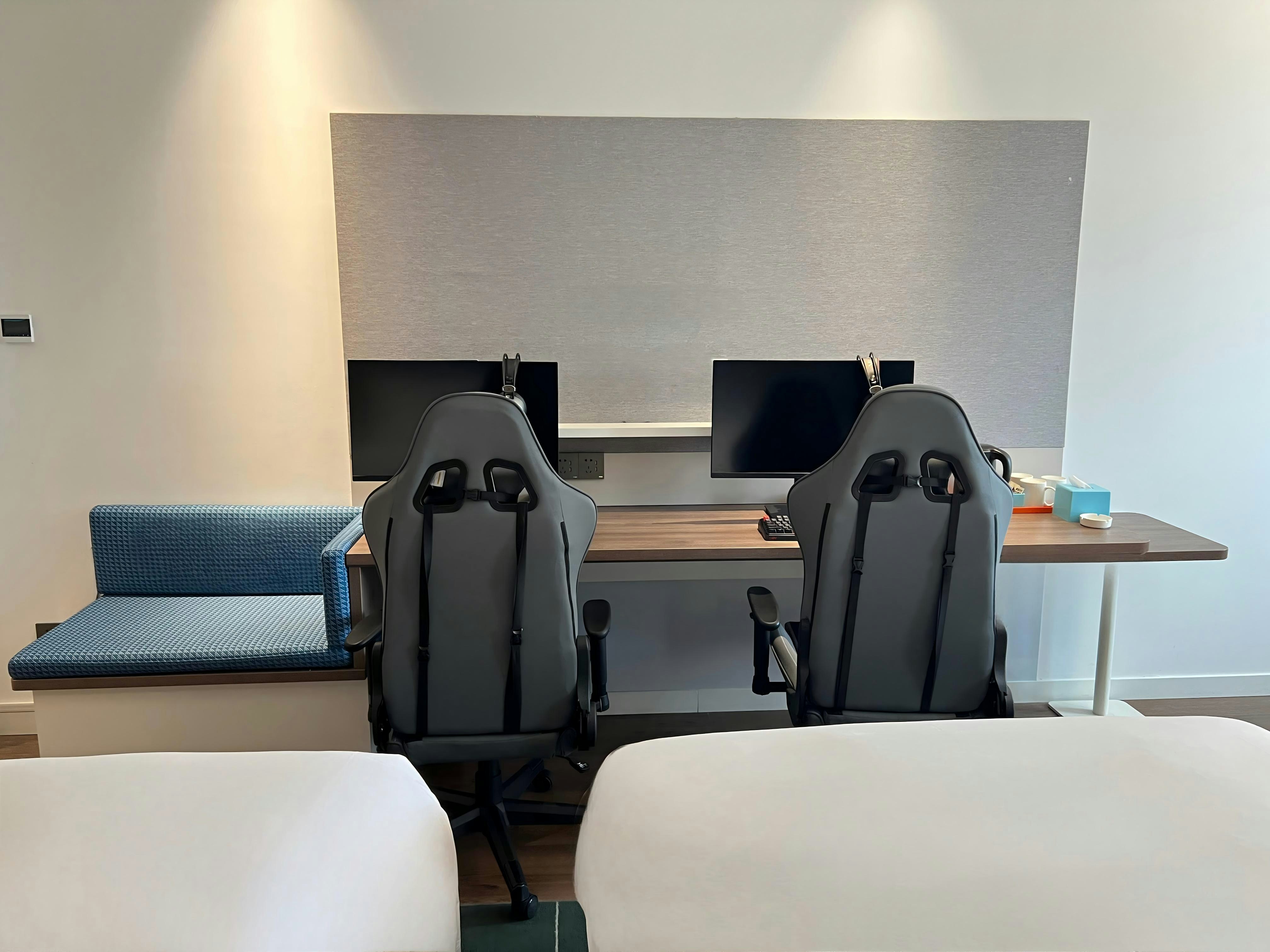 Holiday Inn Express Qingdao Chengyang Central 55/59
