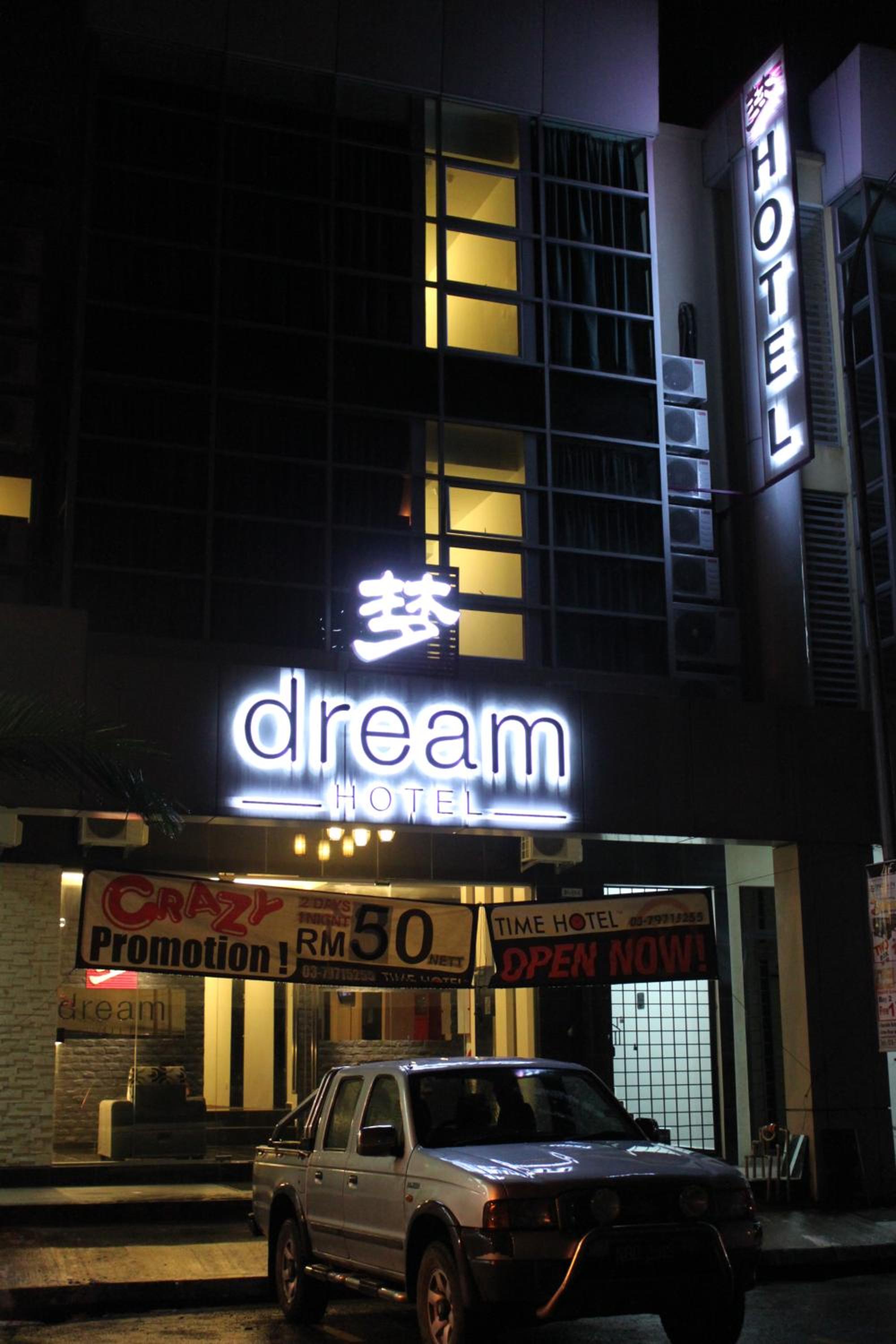 Dream Hotel 1/36