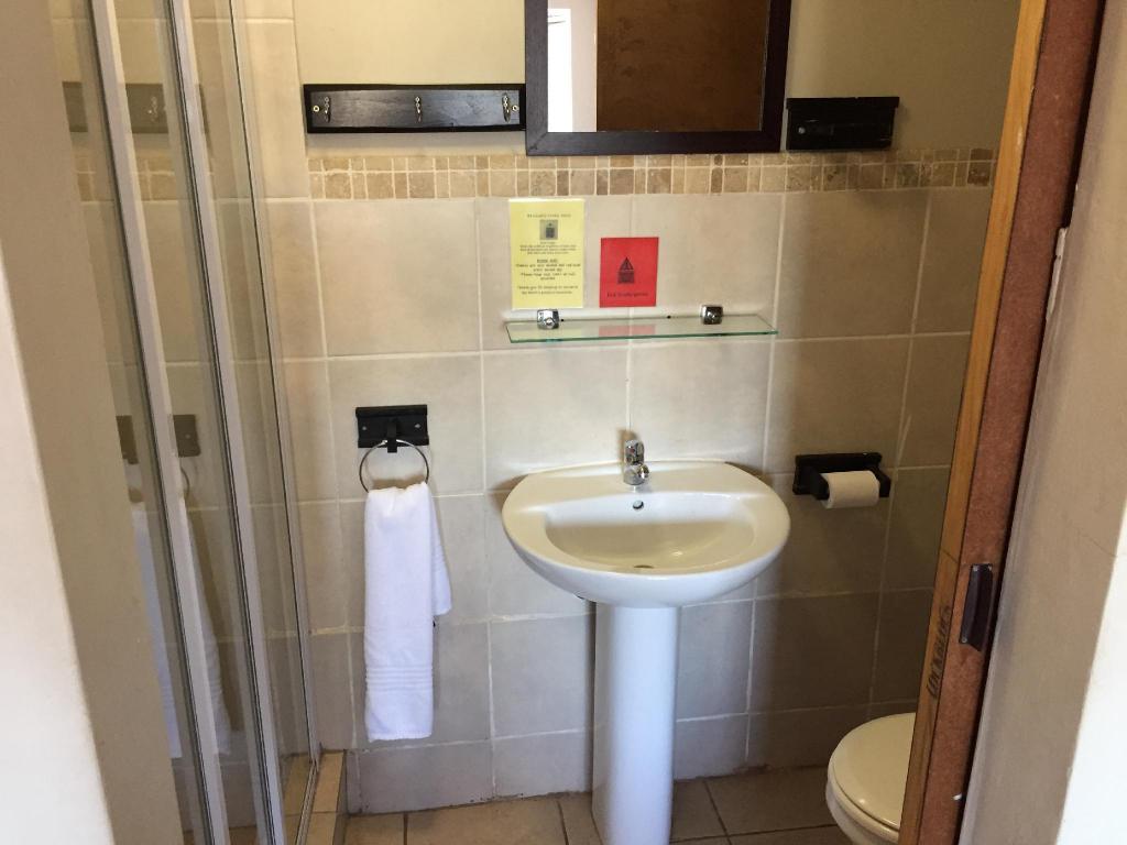 Travellers Nest Guesthouse 87/93