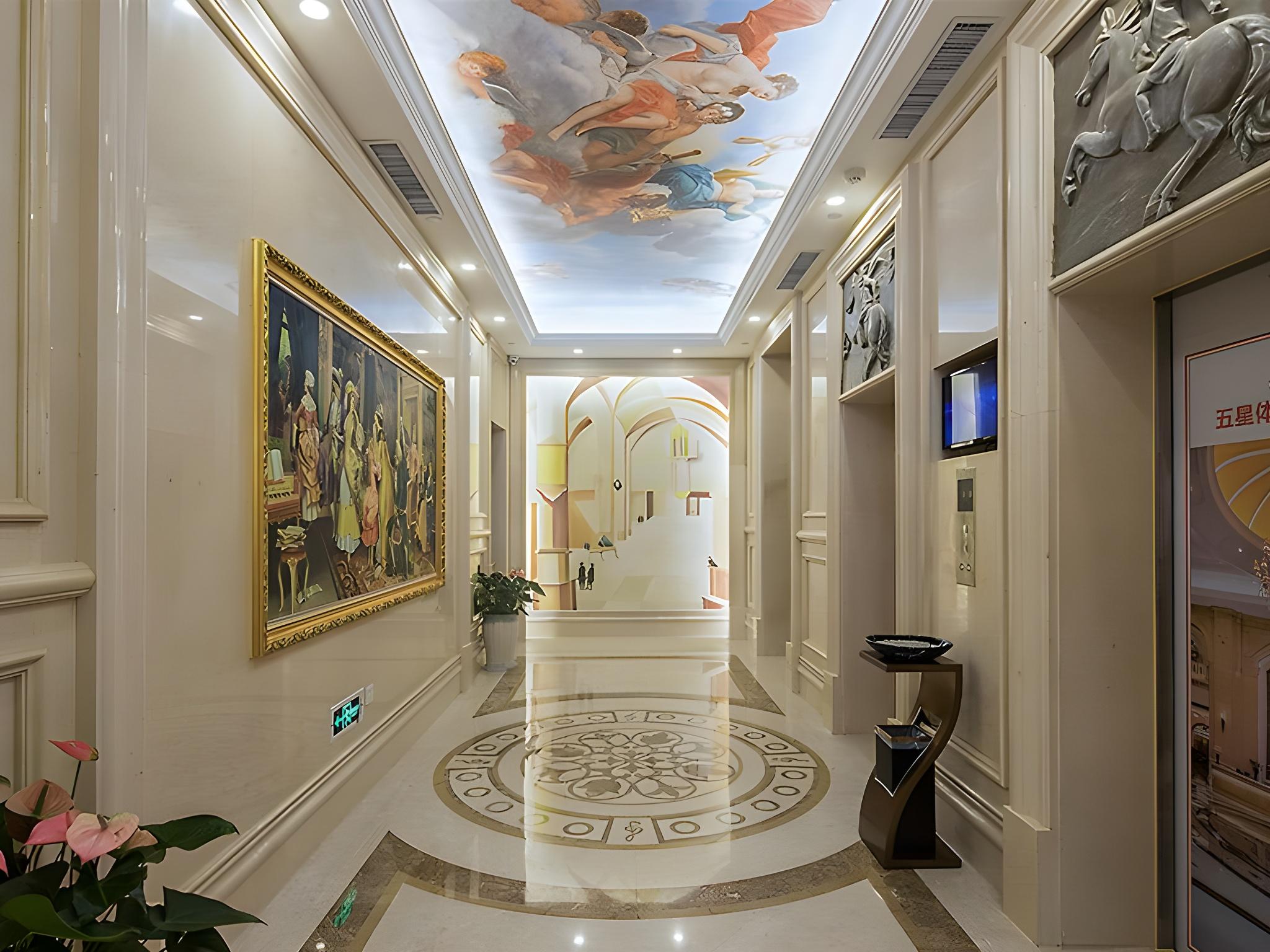 Vienna International Hotel (Nanjing South Railway Station, Hohai University Metro Station) 8/35