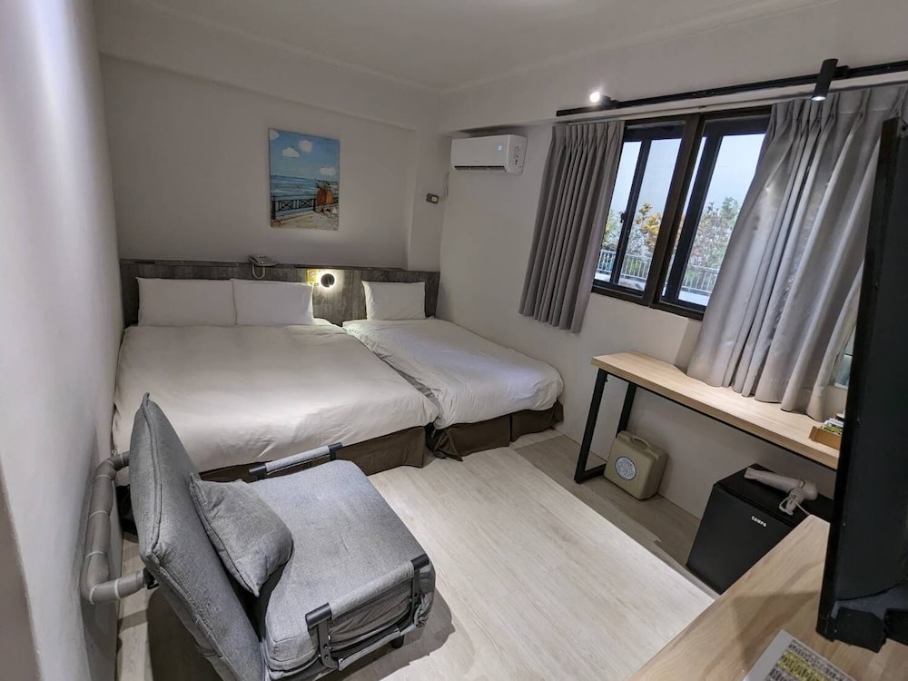 1 BEDROOM, FAMILY, TRIPLE, CITY VIEW