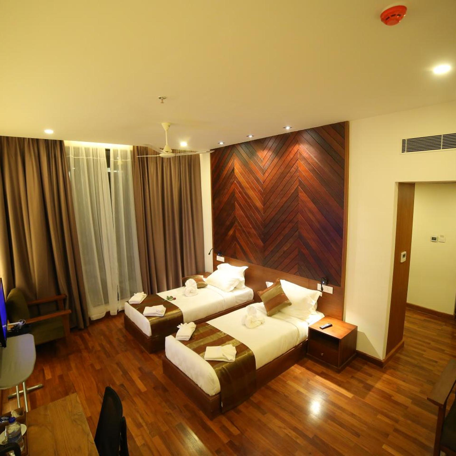 Woodies Bleisure Hotel 11/23
