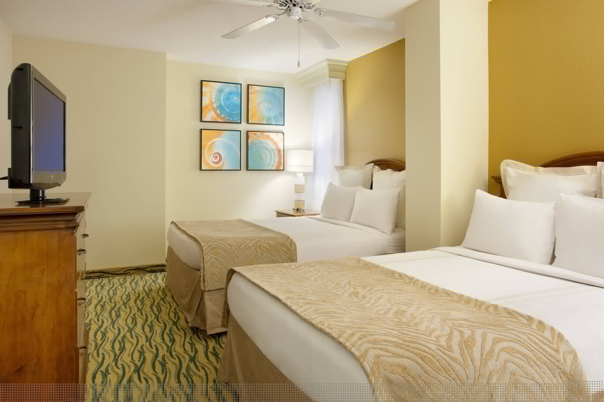 1 Bedroom, Suite, 2 Queen Beds, Pool Side, Sofa