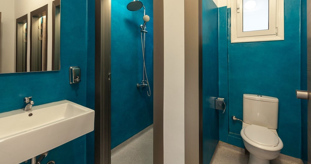ROOM, TRIPLE, 3 BEDS, SHARED BATHROOM