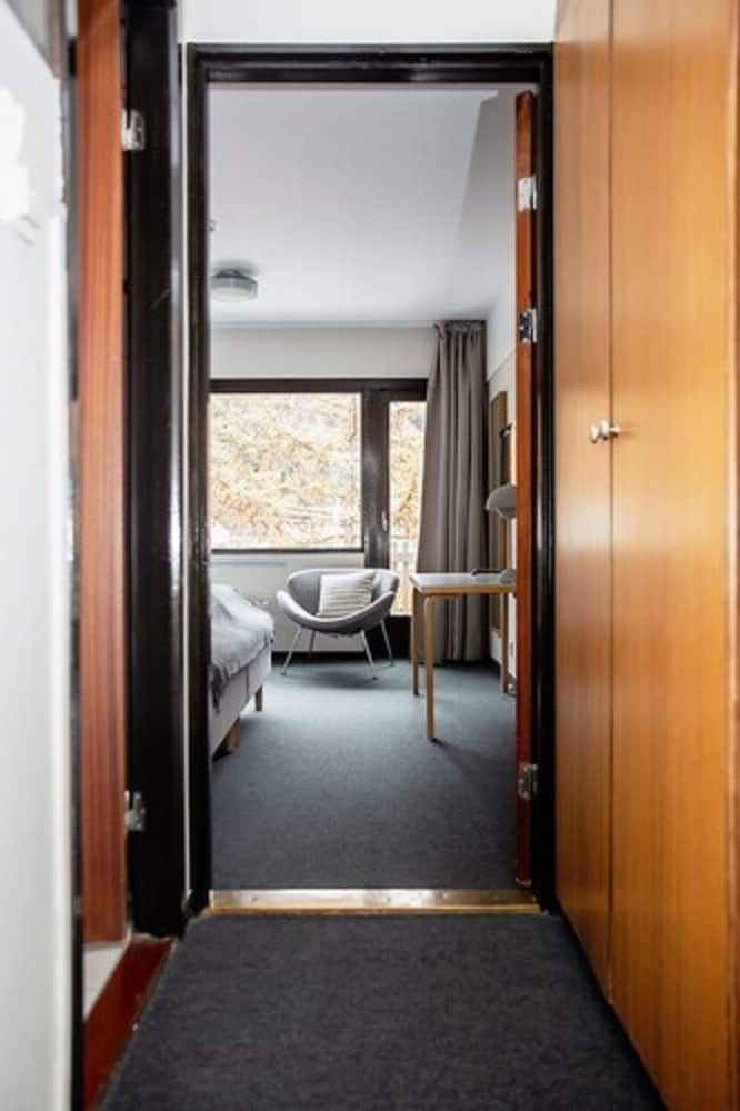 Lindstrom Hotel 24/46