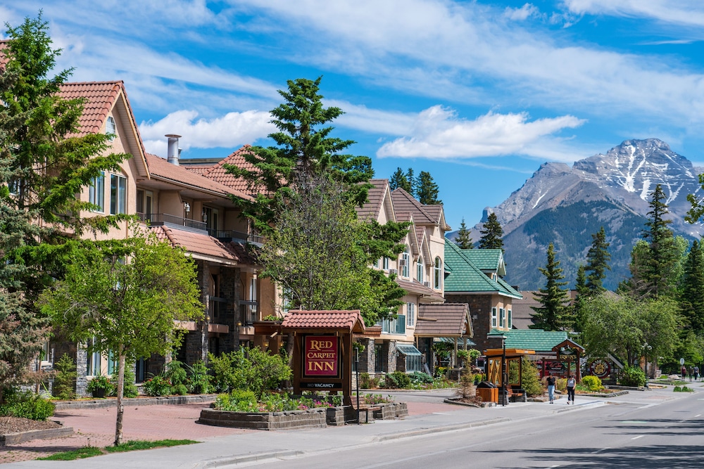 Red Carpet Inn Banff Hotel 8/75