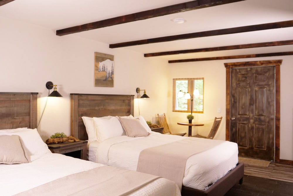 room, 2 queen beds