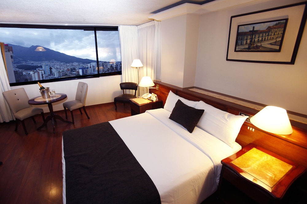 HOTEL REINA ISABEL 11/64