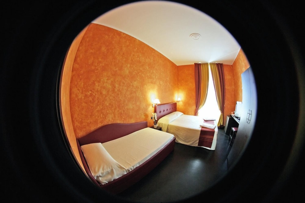 ROOM, TRIPLE
