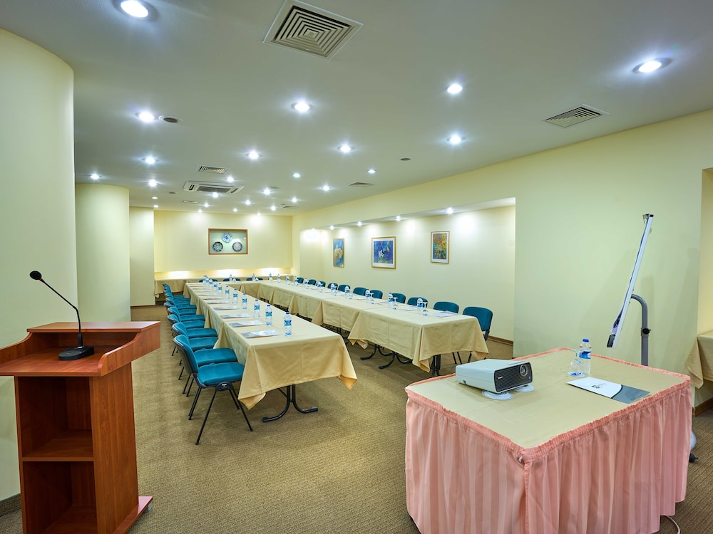 Feronya Hotel 48/50