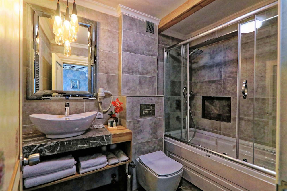 Romantic Hotel Istanbul 70/72