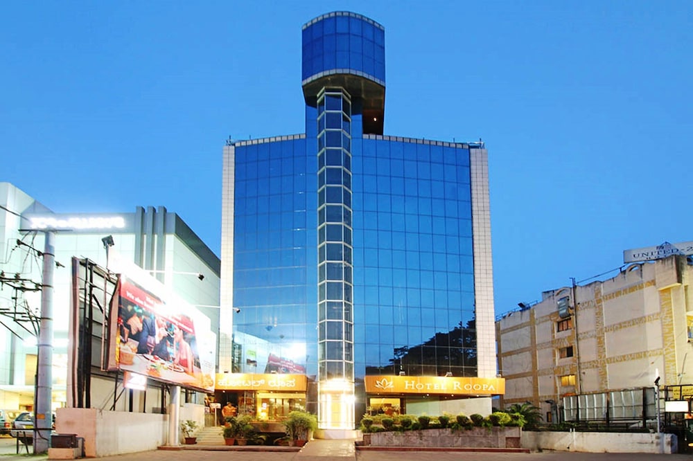 HOTEL ROOPA 2/63