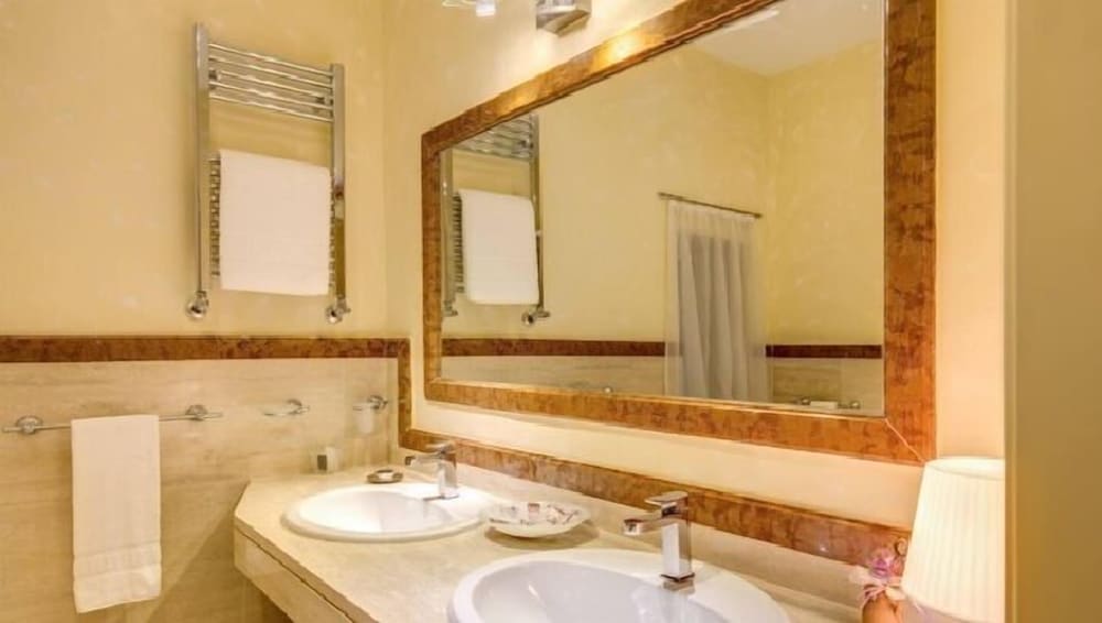 Grand Master Suites 68/74