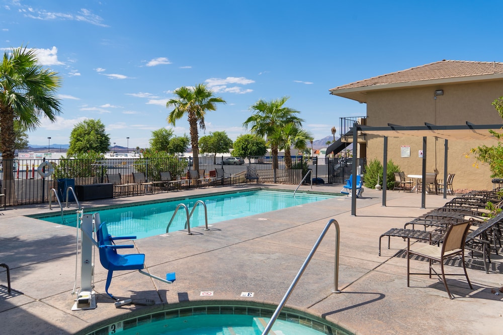 Days Inn by Wyndham Lake Havasu 19/36