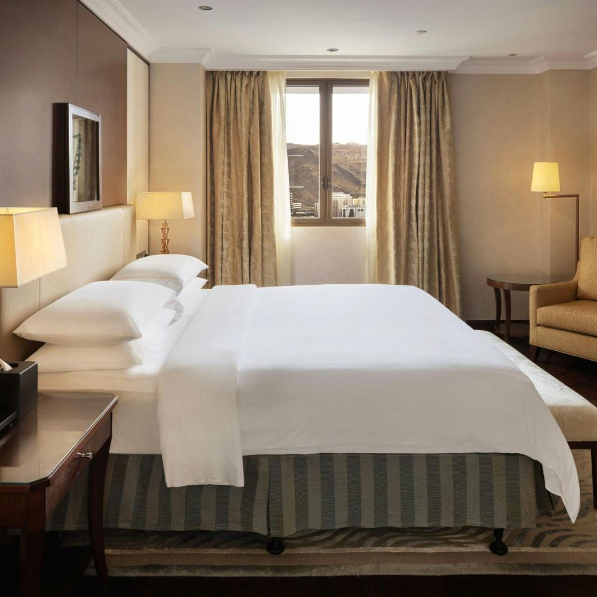 Diplomat, Suite, King Bed, Club Lounge Access, Large