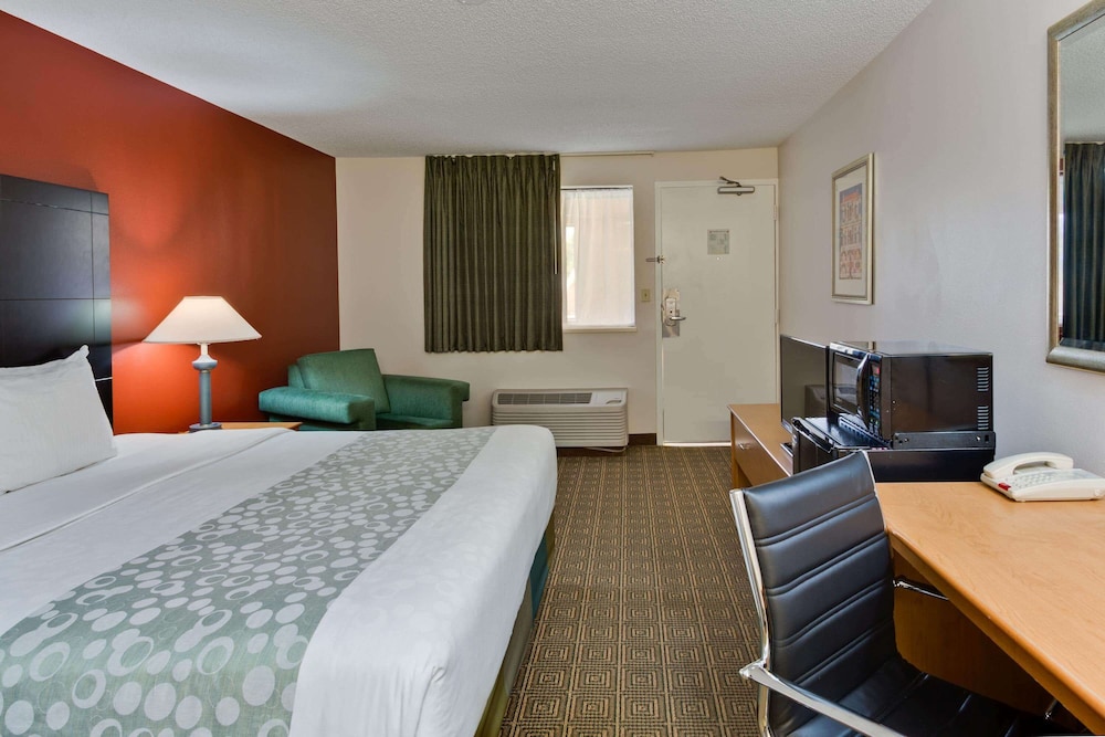 La Quinta Inn by Wyndham Tampa Near Busch Gardens 20/66