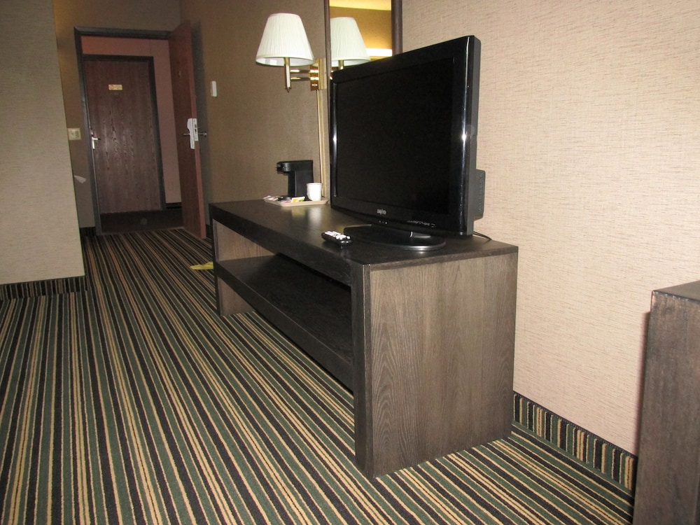 Woodfield Inn and Suites 6/60