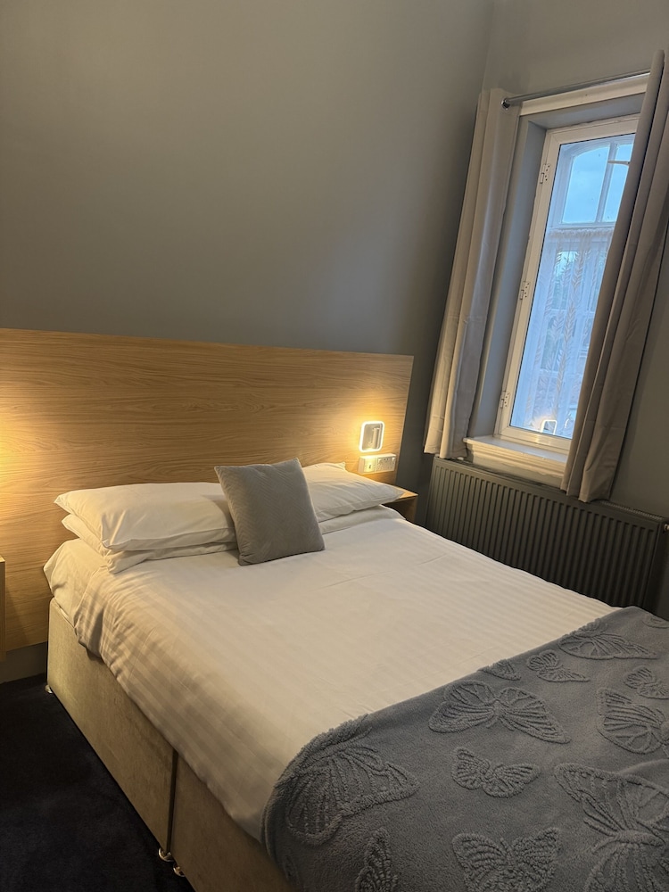 OYO Diamonds Inn 38/70