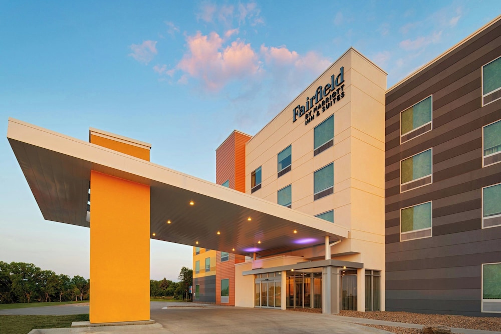 Fairfield Inn & Suites by Marriott Lincoln Crete 1/50