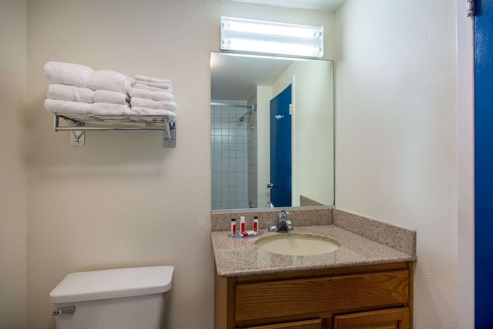 Travelodge by Wyndham Outer Banks/Kill Devil Hills 47/50