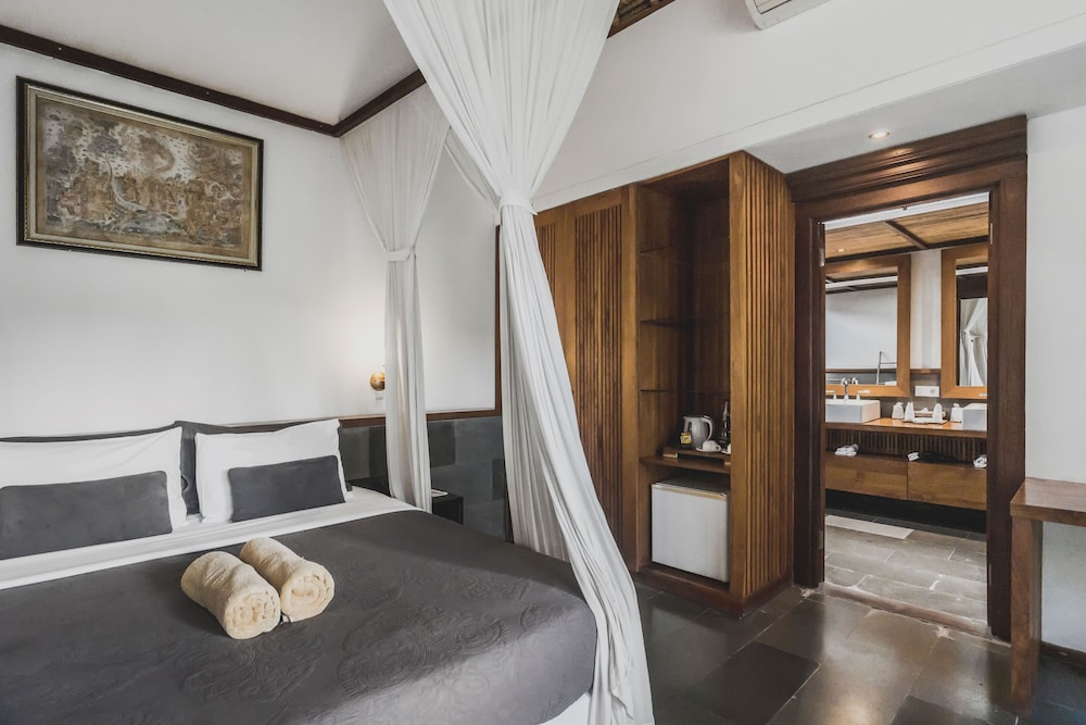 3 BEDROOMS, POOL, VILLA