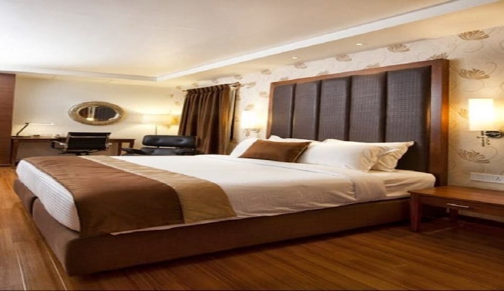 GRAND, LUXURY