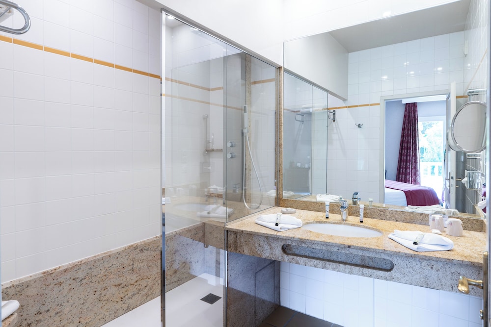 Hotel Le Manoir de La Poterie And Spa 72/72