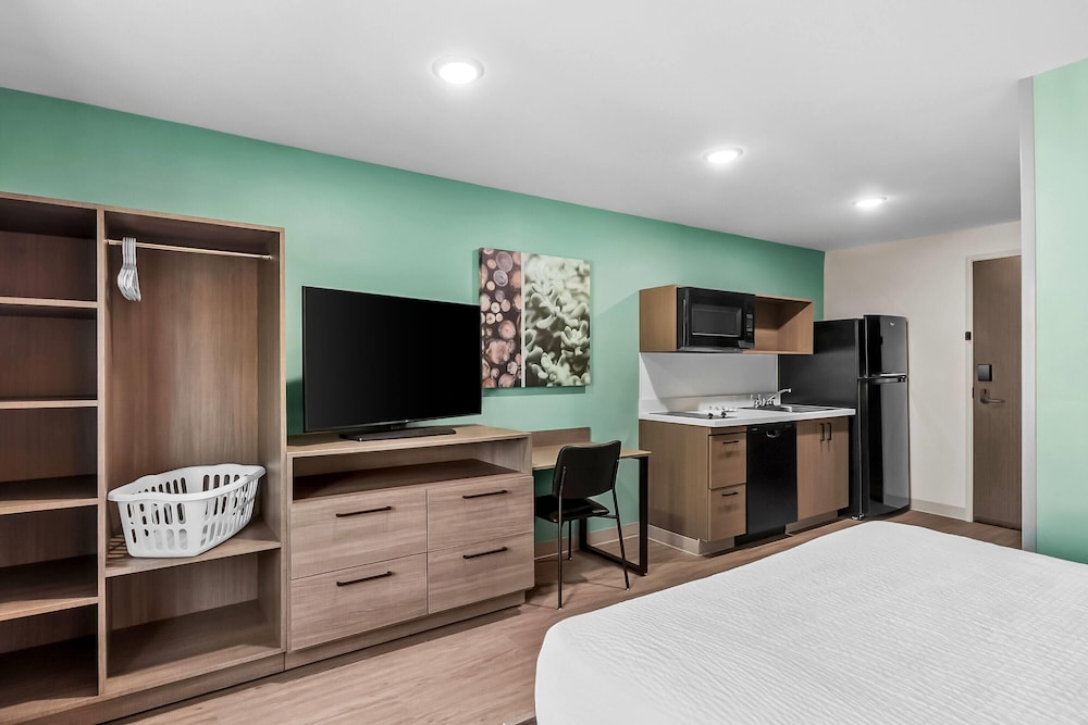 ECHO Suites Extended Stay by Wyndham Sterling 23/41
