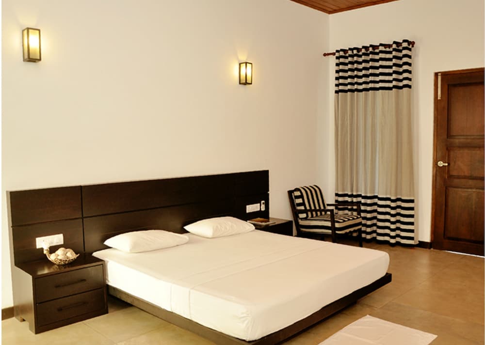 Lagoon Paradise Beach Resort 15/60