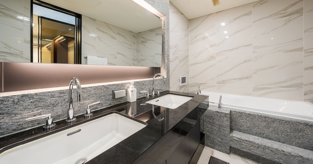 LCT Residence Y Collection 47/50