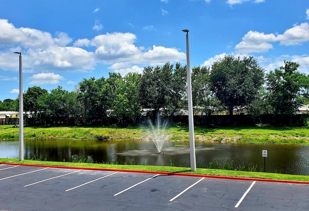 Vero Beach Inn & Suites 54/79