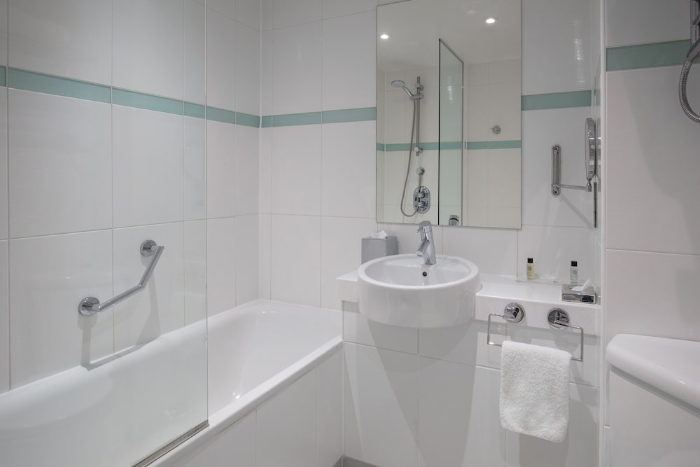 Chesford Grange Hotel 60/64