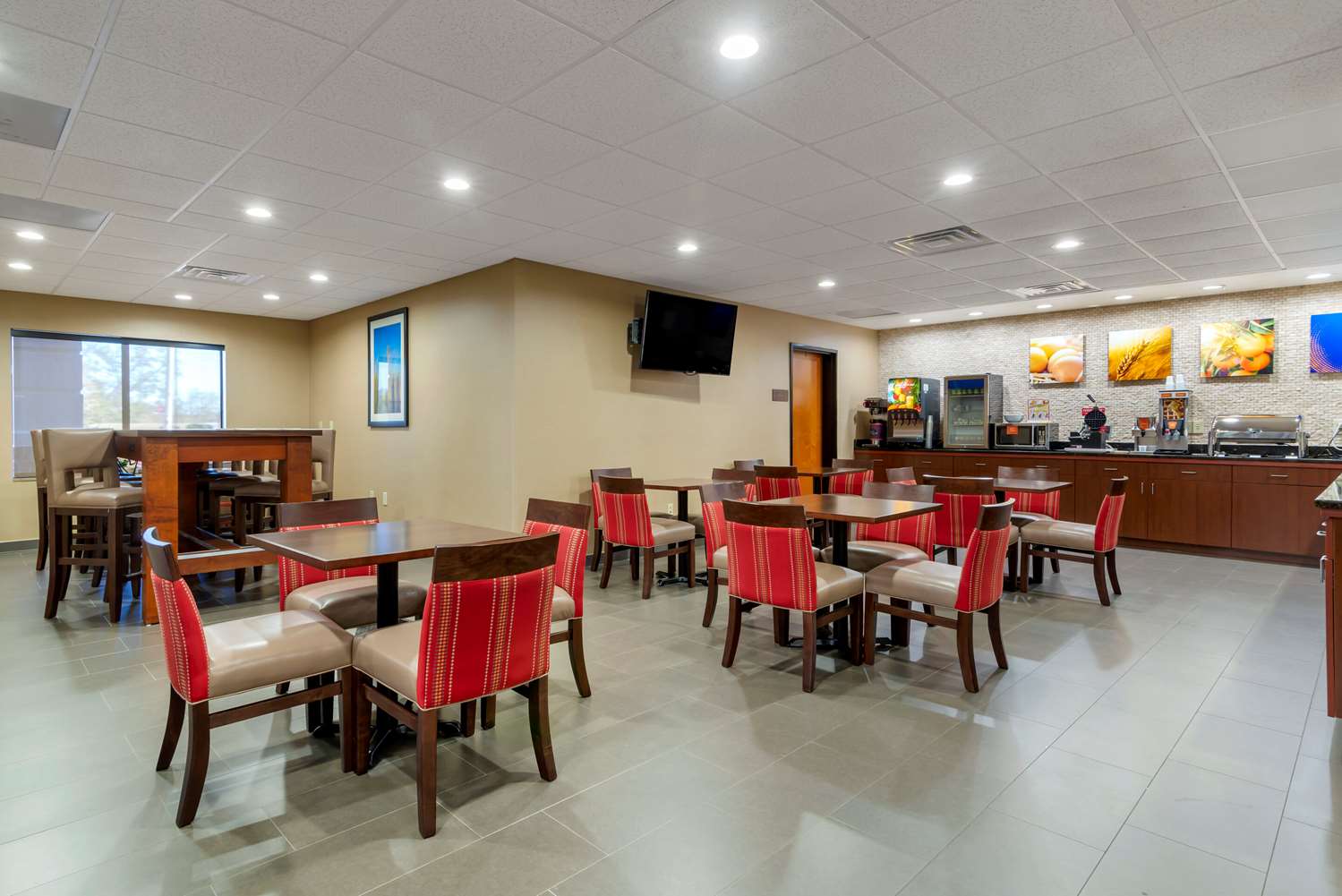 Comfort Inn & Suites Montgomery Eastchase 32/40