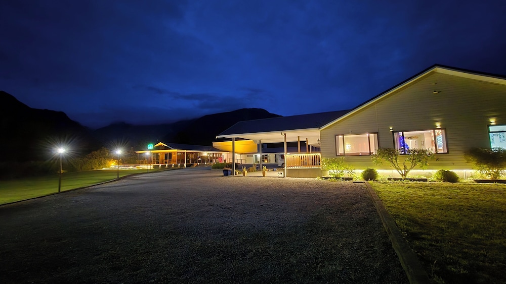High Peaks Hotel 55/63