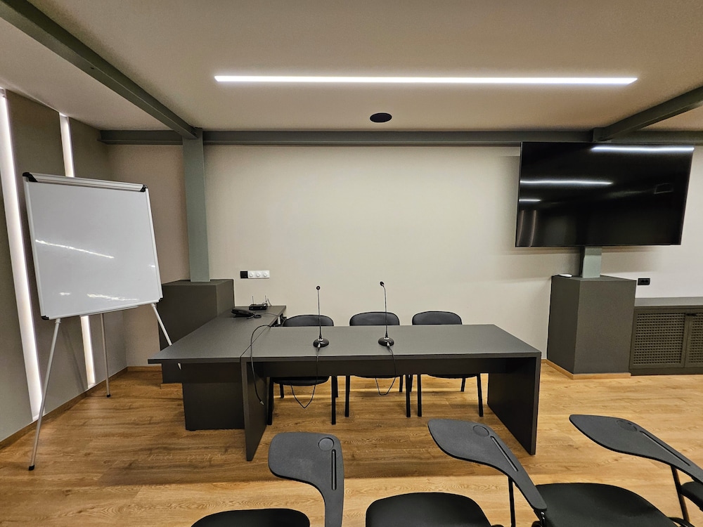 Petousis Hotel & Suites 36/50