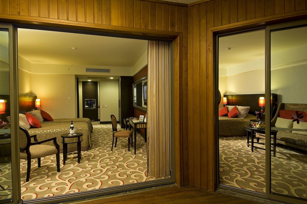 Cornelia Diamond Golf Resort and Spa 76/91